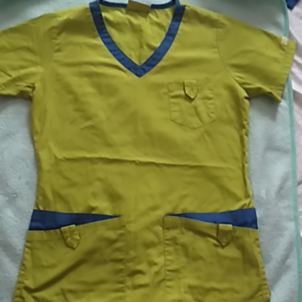 Scrub set